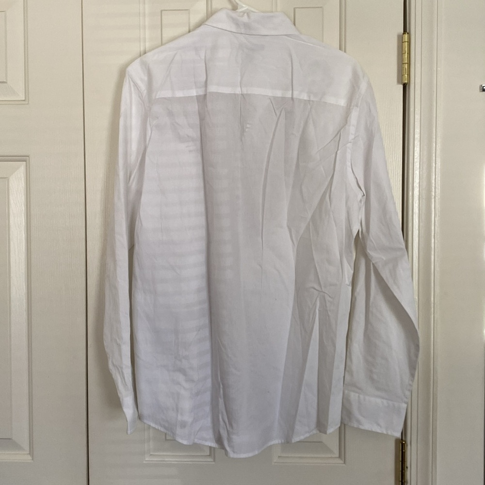 Button down - Picture 2 of 3